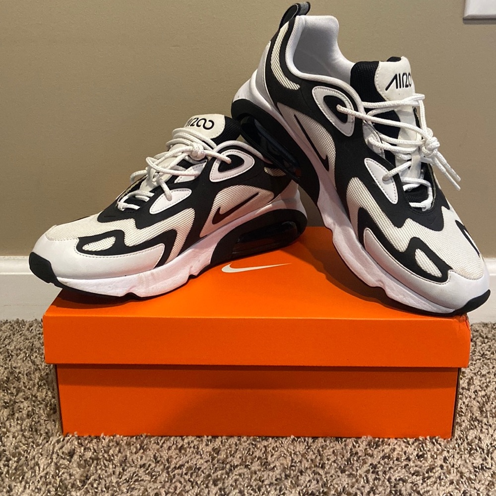 Nike Air Max 200 Black and White size US 11 EU 45